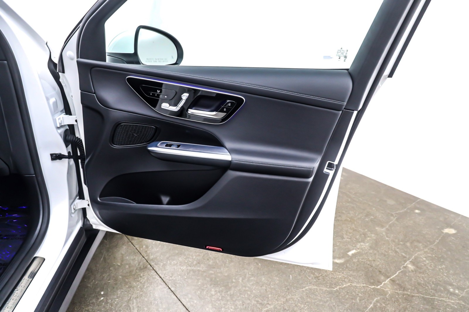 Used 2025 Polar White Mercedes-Benz GLC 300 SUV image 24