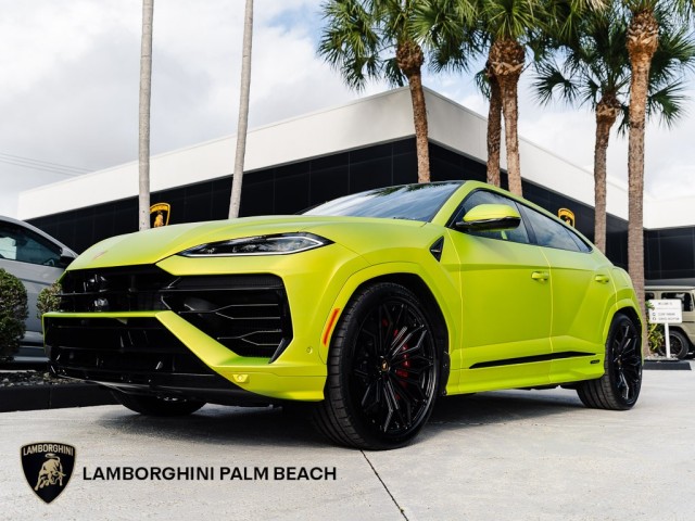 2025 Lamborghini Urus SE's photo