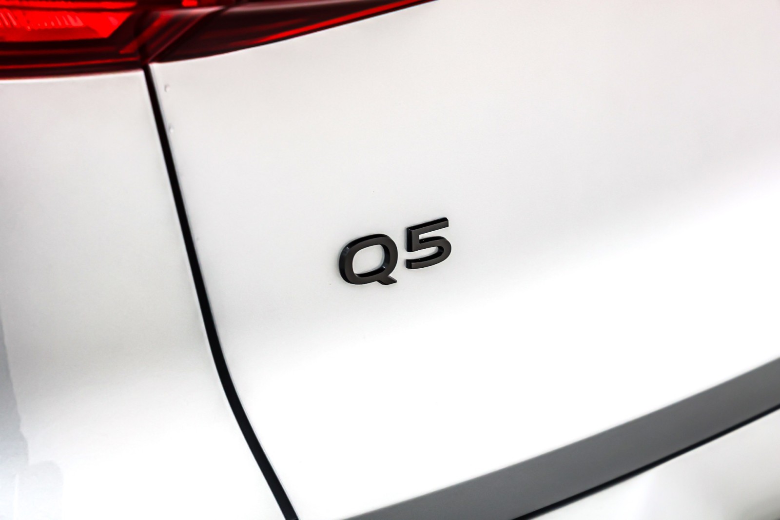 New 2025 Florett Silver Metallic Audi Premium 2.0 TFSI quattro image 9