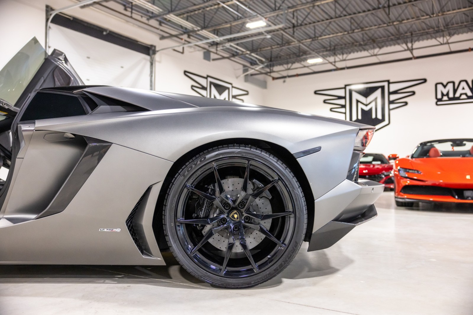 2015 Lamborghini Aventador Roadster LP 700-4 photo 27