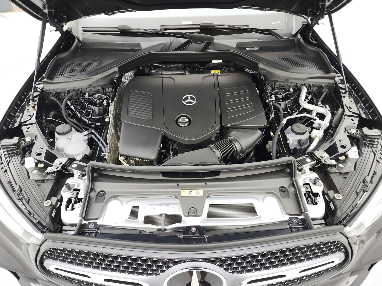 New 2026 Obsidian Black Metallic Mercedes-Benz GLC 300 4MATIC® Coupe image 12