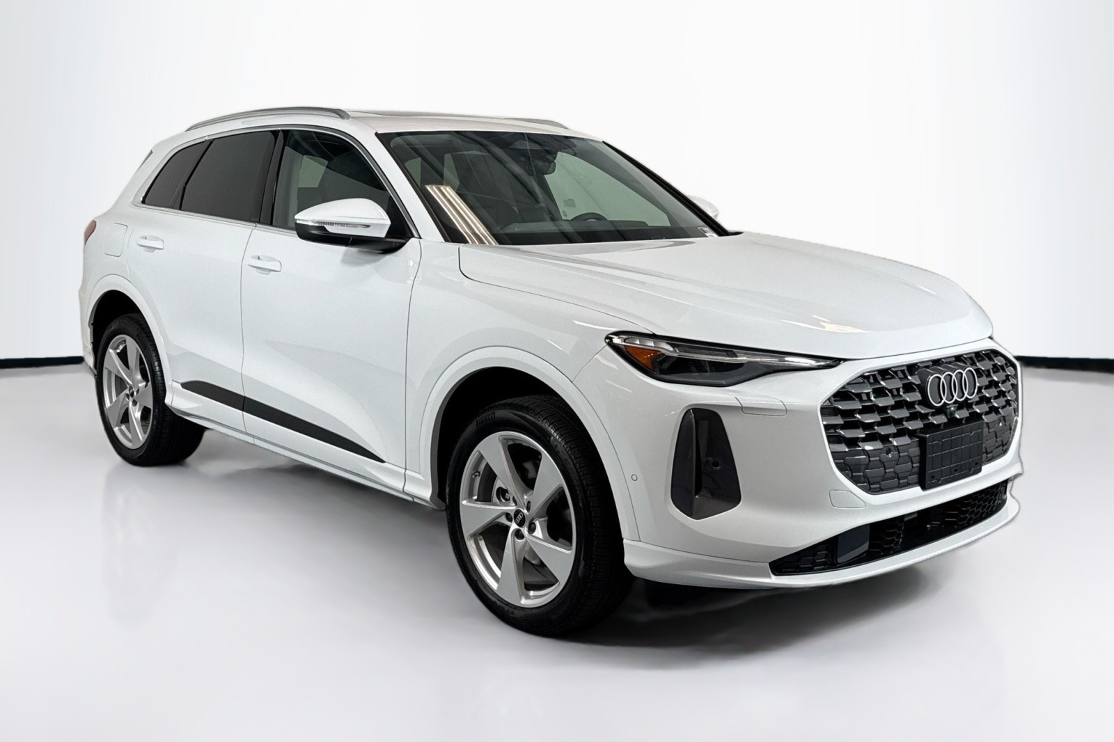 New 2025 Glacier White Metallic Audi Premium Plus 2.0 TFSI quattro image 3