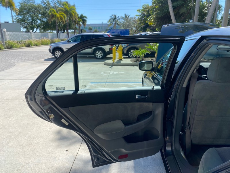 2004 Honda Accord Sdn LX LOW MILES 68,079 in , 