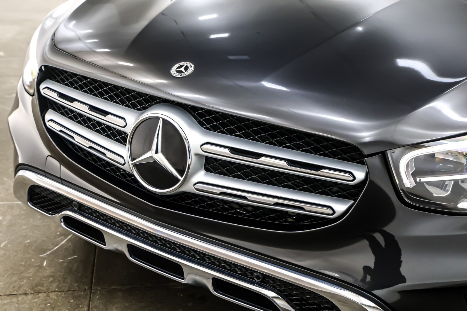 Used 2022 Graphite Grey Metallic Mercedes-Benz GLC 300 SUV image 13