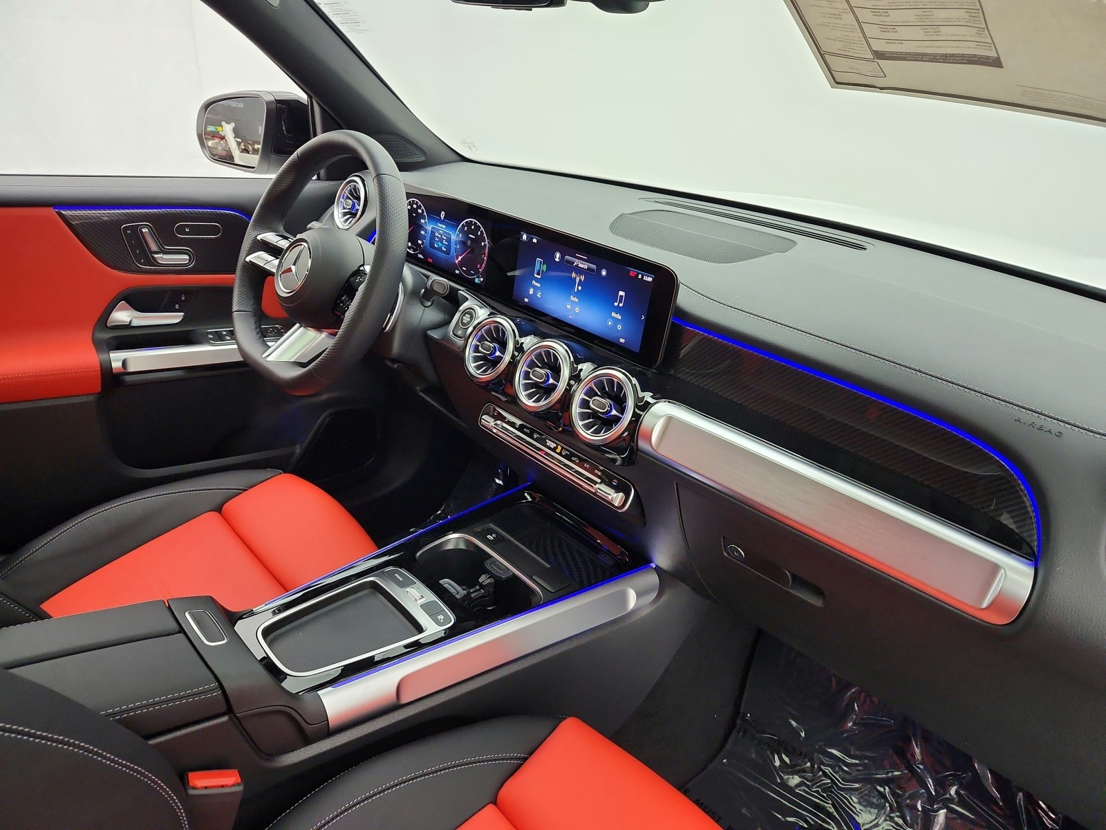 New 2026 Polar White Mercedes-Benz GLB 250 SUV image 14