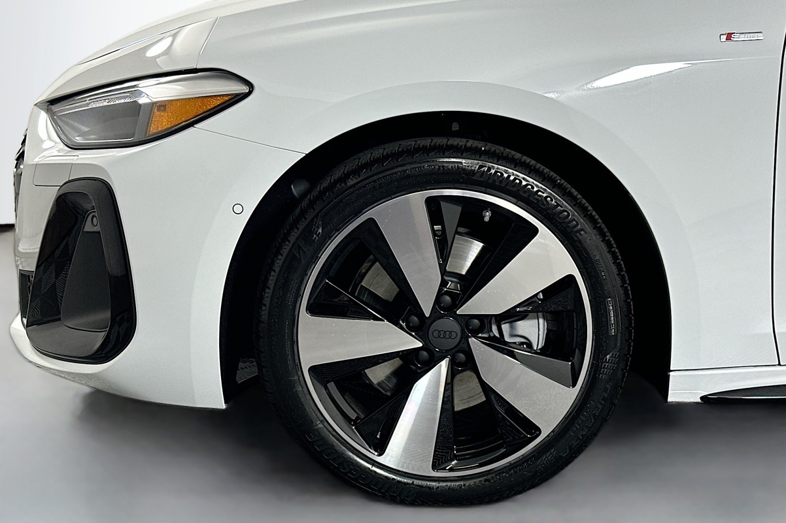 New 2026 Glacier White Metallic Audi Premium image 11