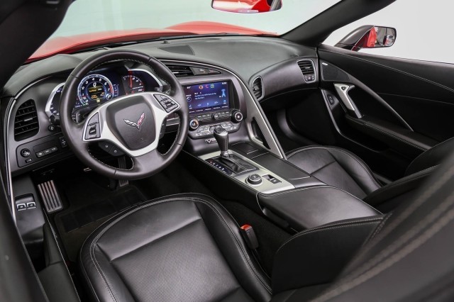2015 Chevrolet Corvette 2LT 23