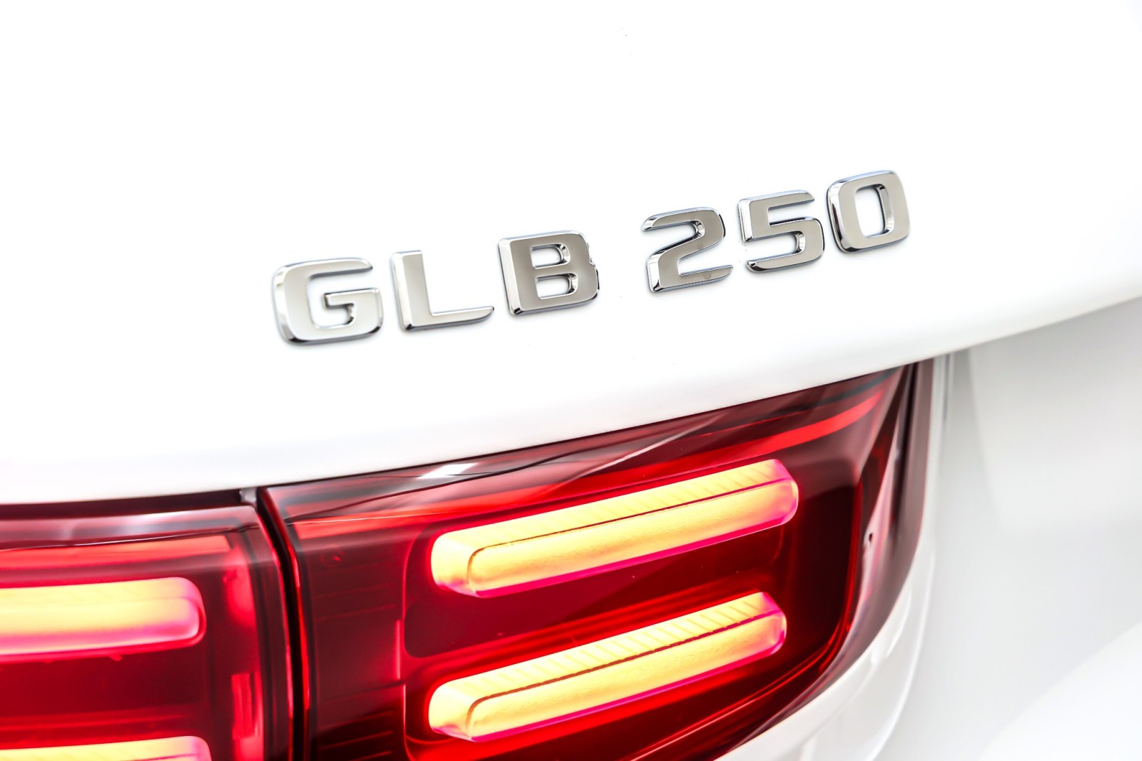 New 2026 Polar White Mercedes-Benz GLB 250 image 9