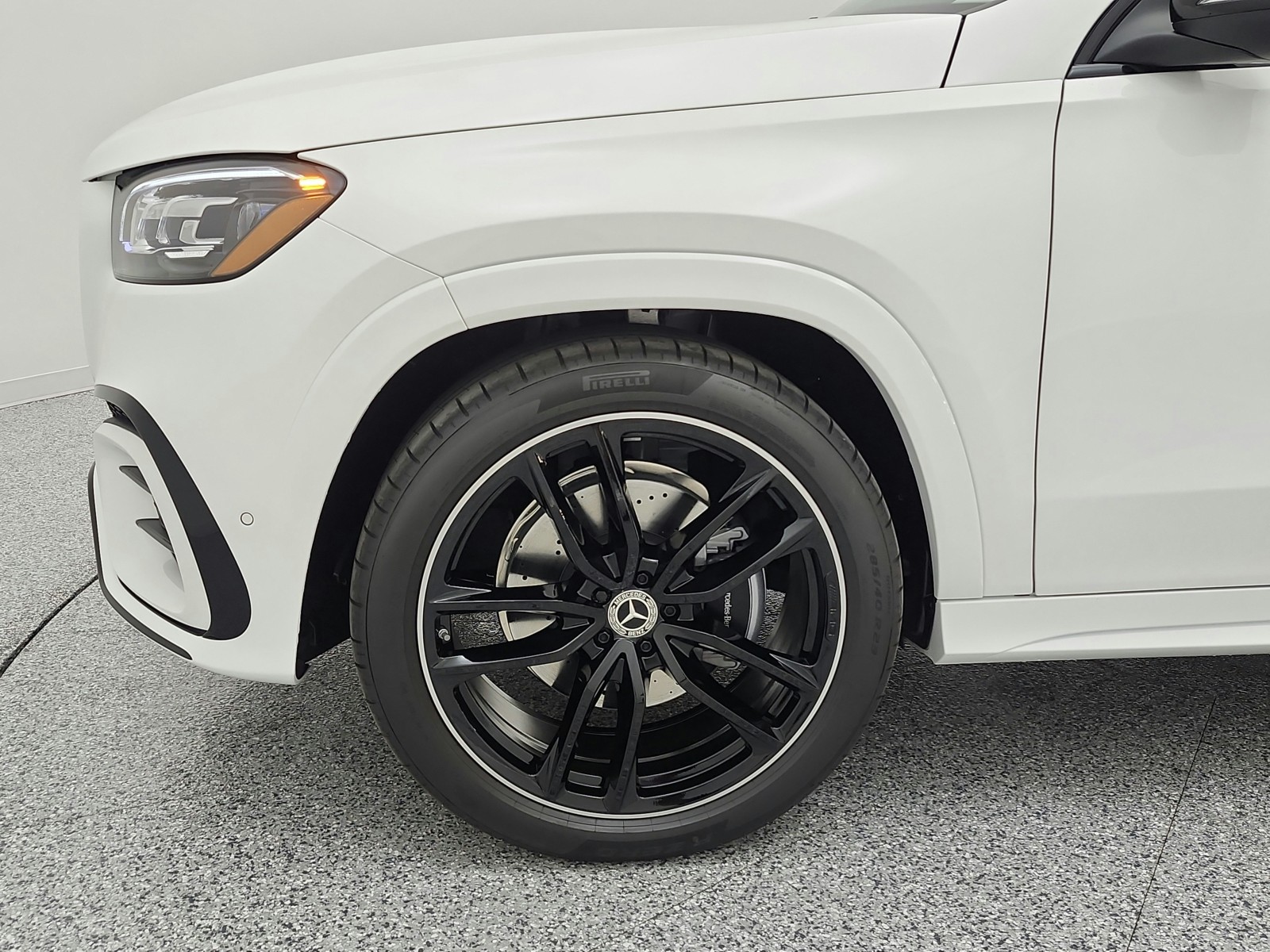 New 2026 Polar White Mercedes-Benz GLS 450 4MATIC® SUV image 13