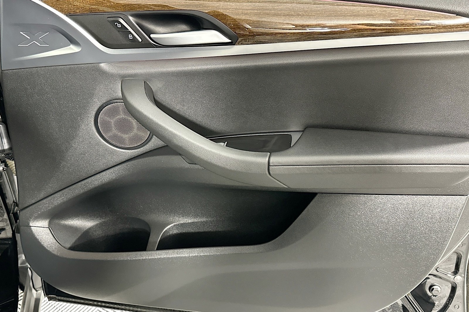 Used 2024 Jet Black BMW sDrive30i image 23