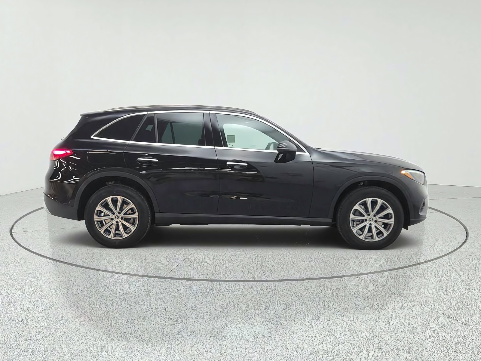 New 2027 Black Mercedes-Benz GLC 300 SUV image 4