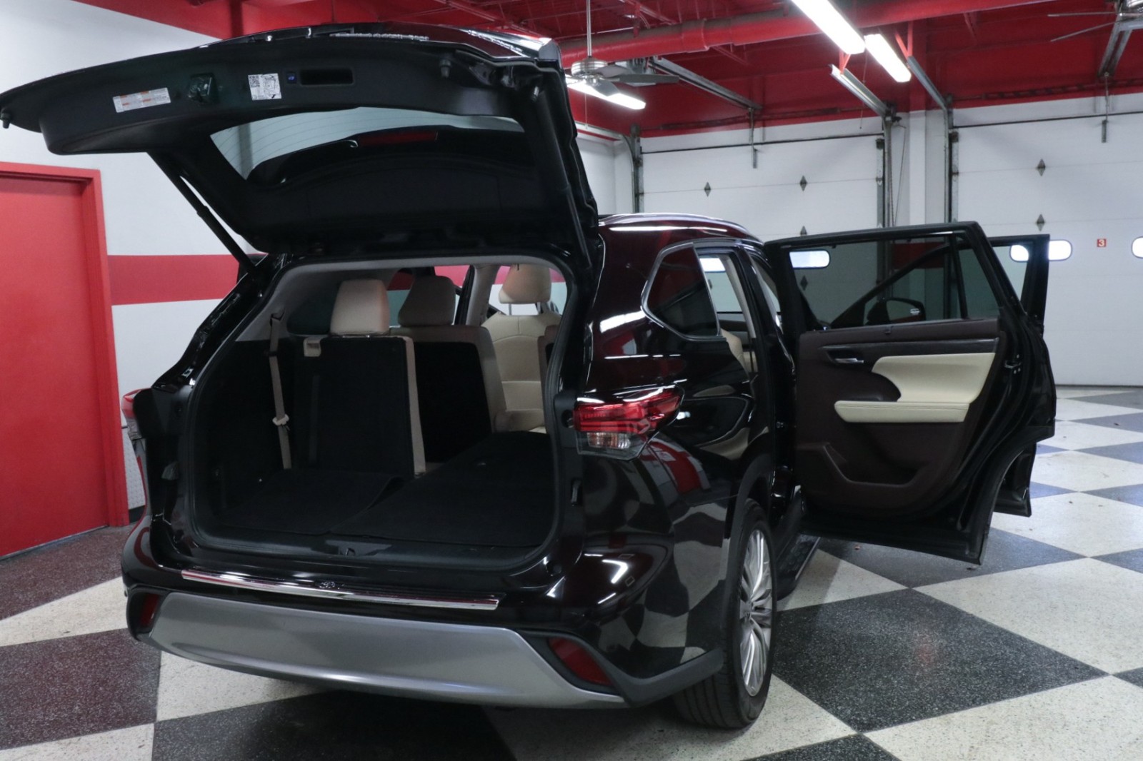 Used Car 2022 Toyota Highlander  Hybrid Platinum For Sale Under $40,000 In Austin, Texas