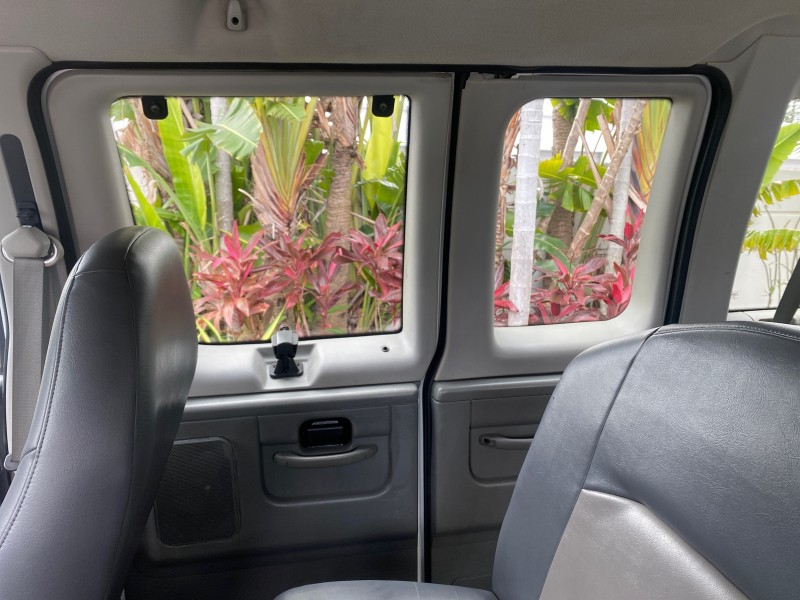 2008 Ford Econoline Wagon XLT 15 PASSENGERS E350 CLEAN in , 