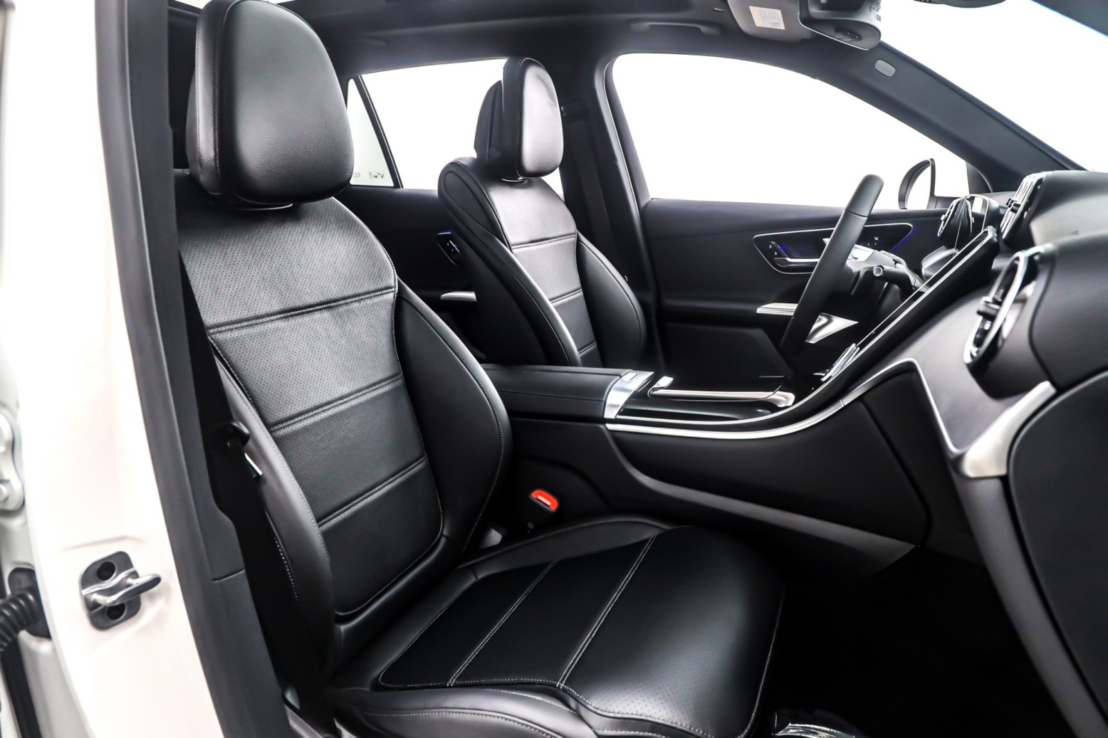 New 2026 Polar White Mercedes-Benz GLC 300 image 7