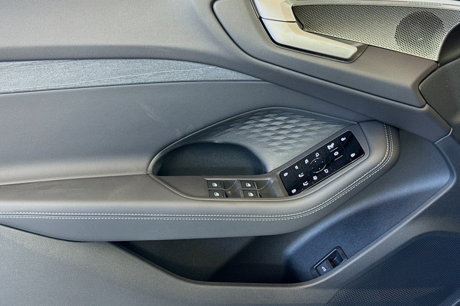 New 2025 Mythos Black Metallic Audi Premium Plus 2.0 TFSI quattro image 16