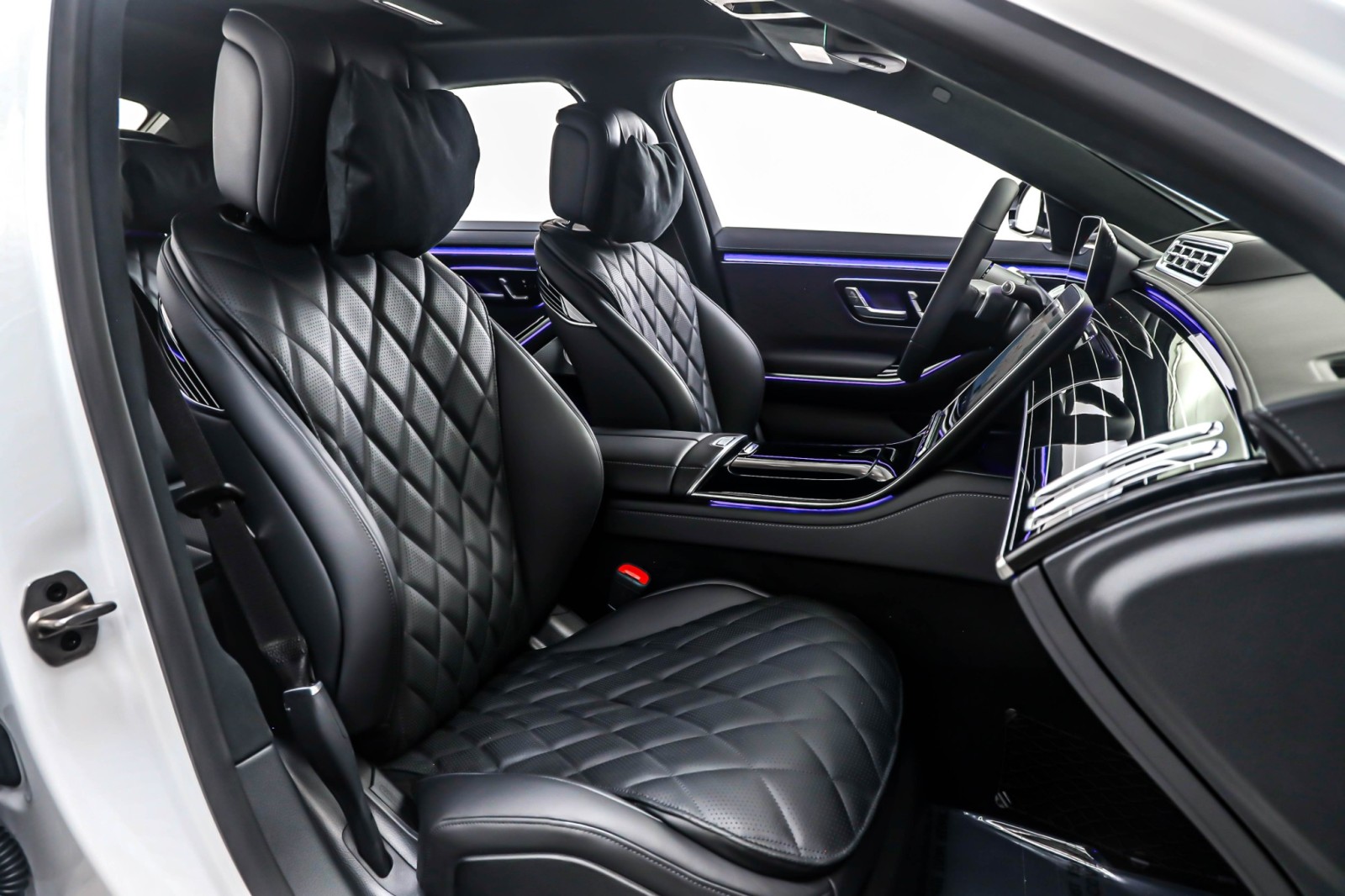 New 2026 MANUFAKTUR Moonlight White Metallic Mercedes-Benz S 580 4MATIC® Sedan image 7