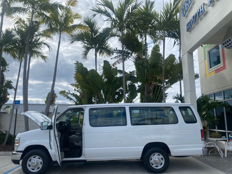 2008 Ford Econoline Wagon XLT 15 PASSENGERS E350 CLEAN in , 