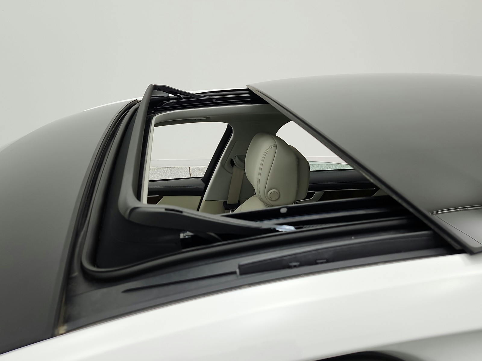 Used 2023 Ibis White Audi Premium image 14