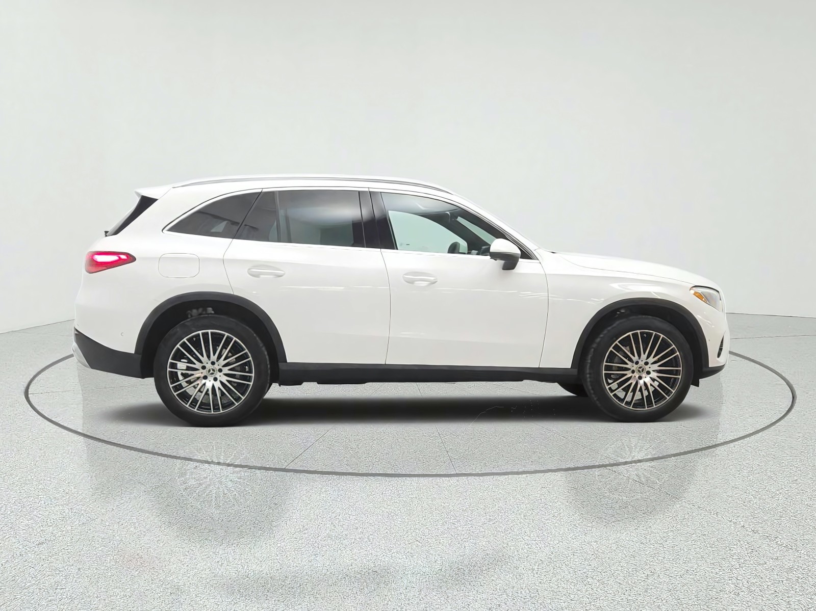New 2027 Polar White Mercedes-Benz GLC 300 SUV image 4