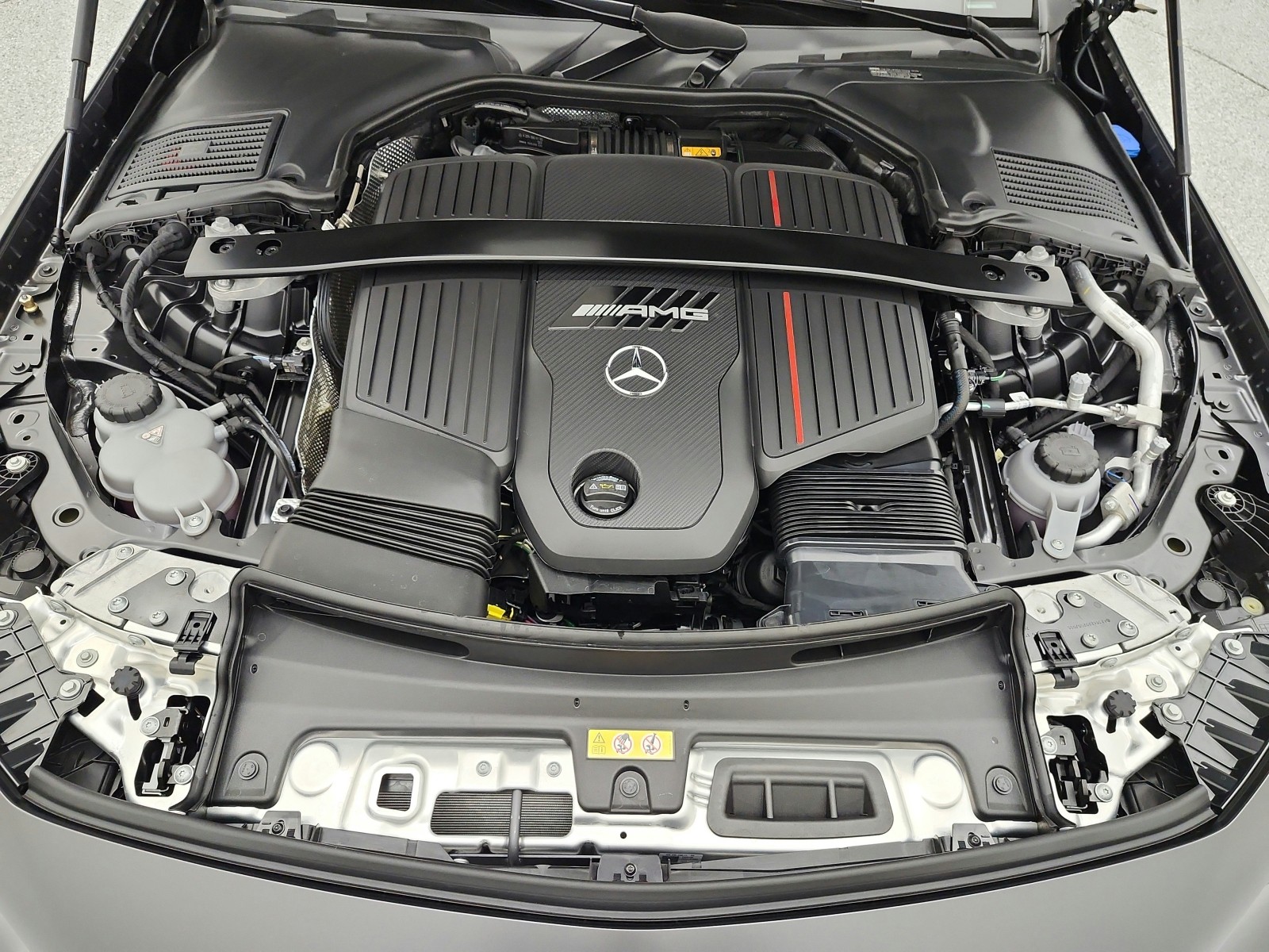 New 2027 MANUFAKTUR Graphite Grey Magno Mercedes-Benz AMG® CLE 53 4MATIC+ Coupe image 11