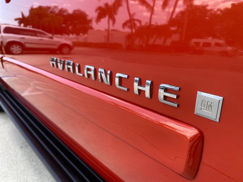 2009 Chevrolet Avalanche LT PU LOW MILES 58,696 in ,