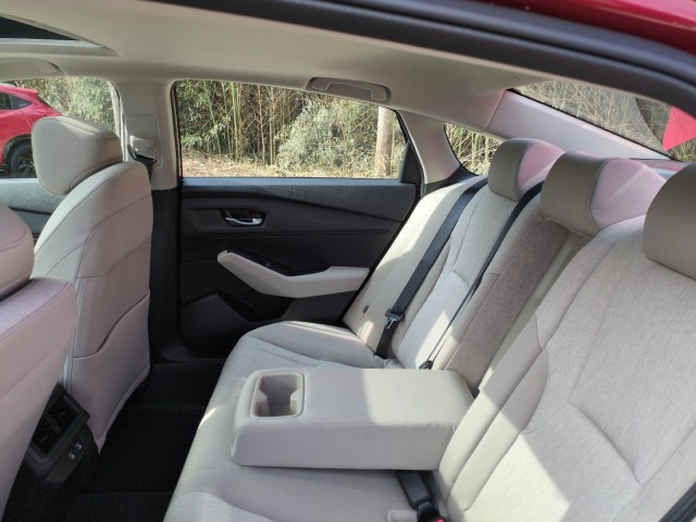 HondaAccord Sedan32
