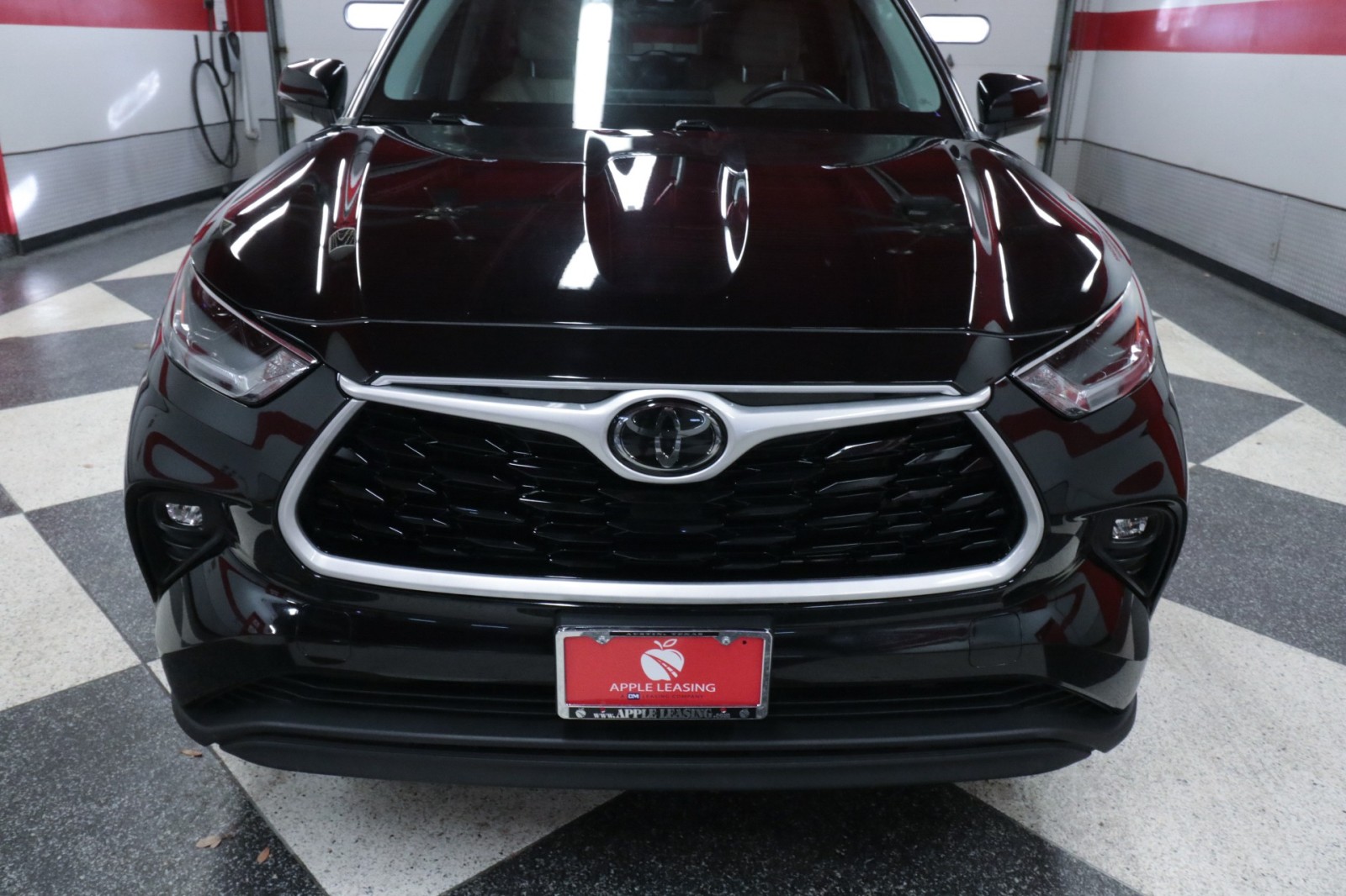 Used Car 2021 Toyota Highlander  Xle For Sale Under $35,000 In Austin, Texas