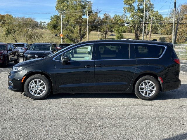 2023 Chrysler Pacifica Touring L 6