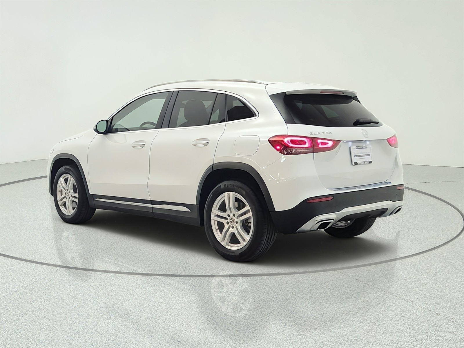 Used 2023 Digital White Metallic Mercedes-Benz GLA 250 SUV image 7