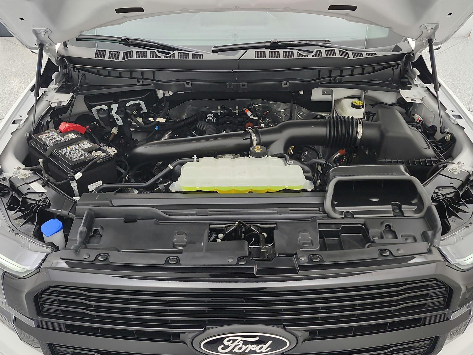 Used 2025 Star White Metallic Tri-Coat Ford Platinum 4WD SuperCrew 5.5