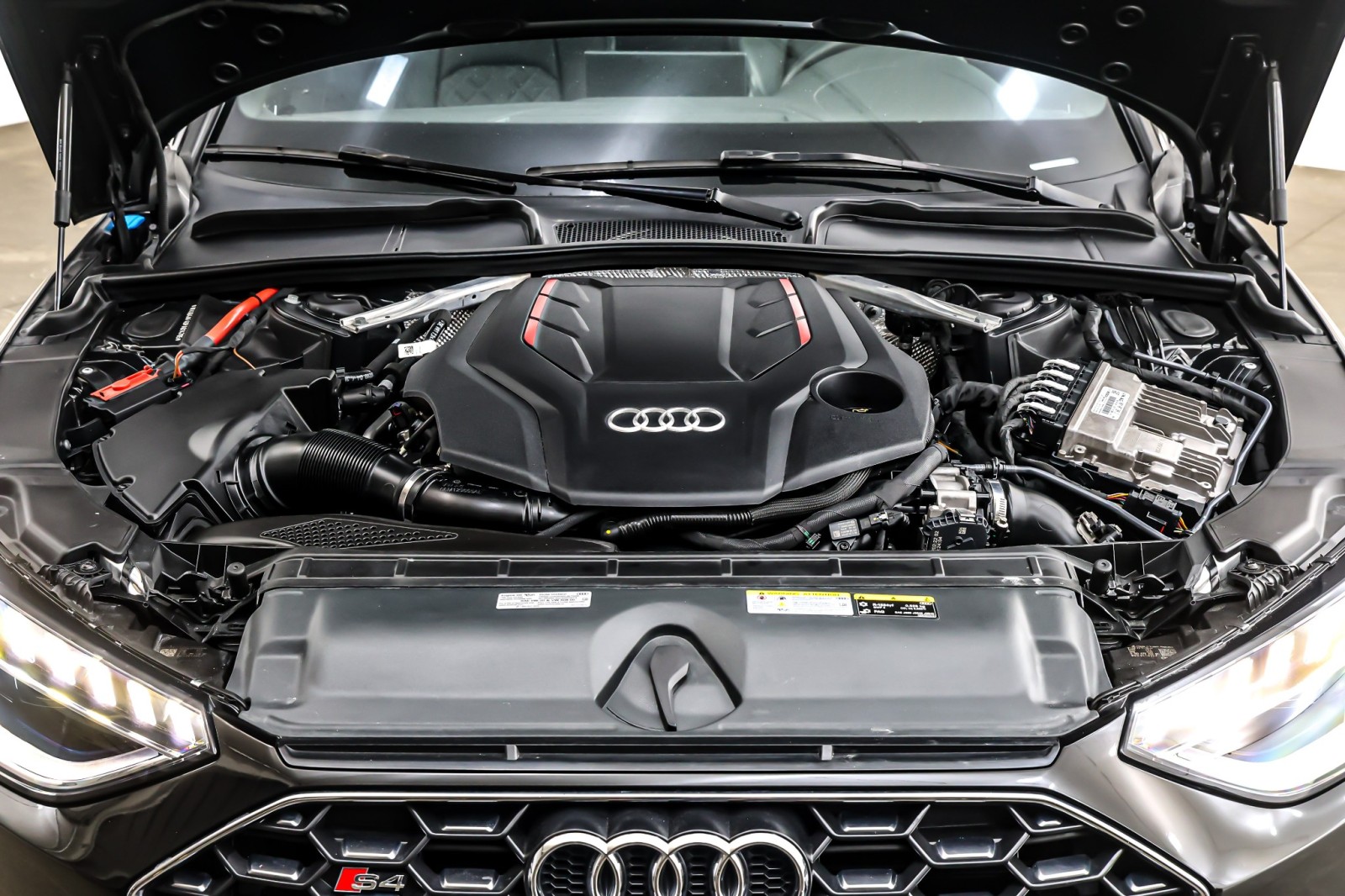 Used 2023 Mythos Black Metallic Audi Premium Plus 3.0 TFSI quattro image 11