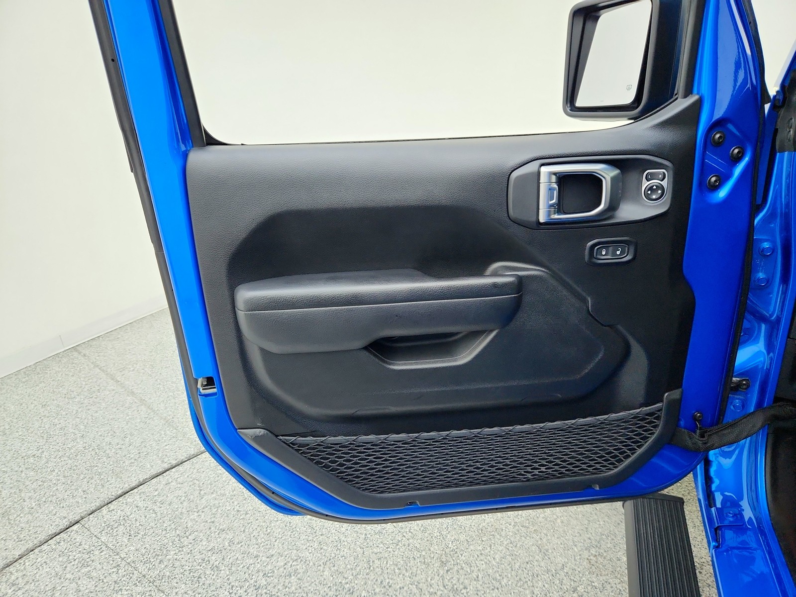 Used 2024 Hydro Blue Pearlcoat Jeep Rubicon image 24