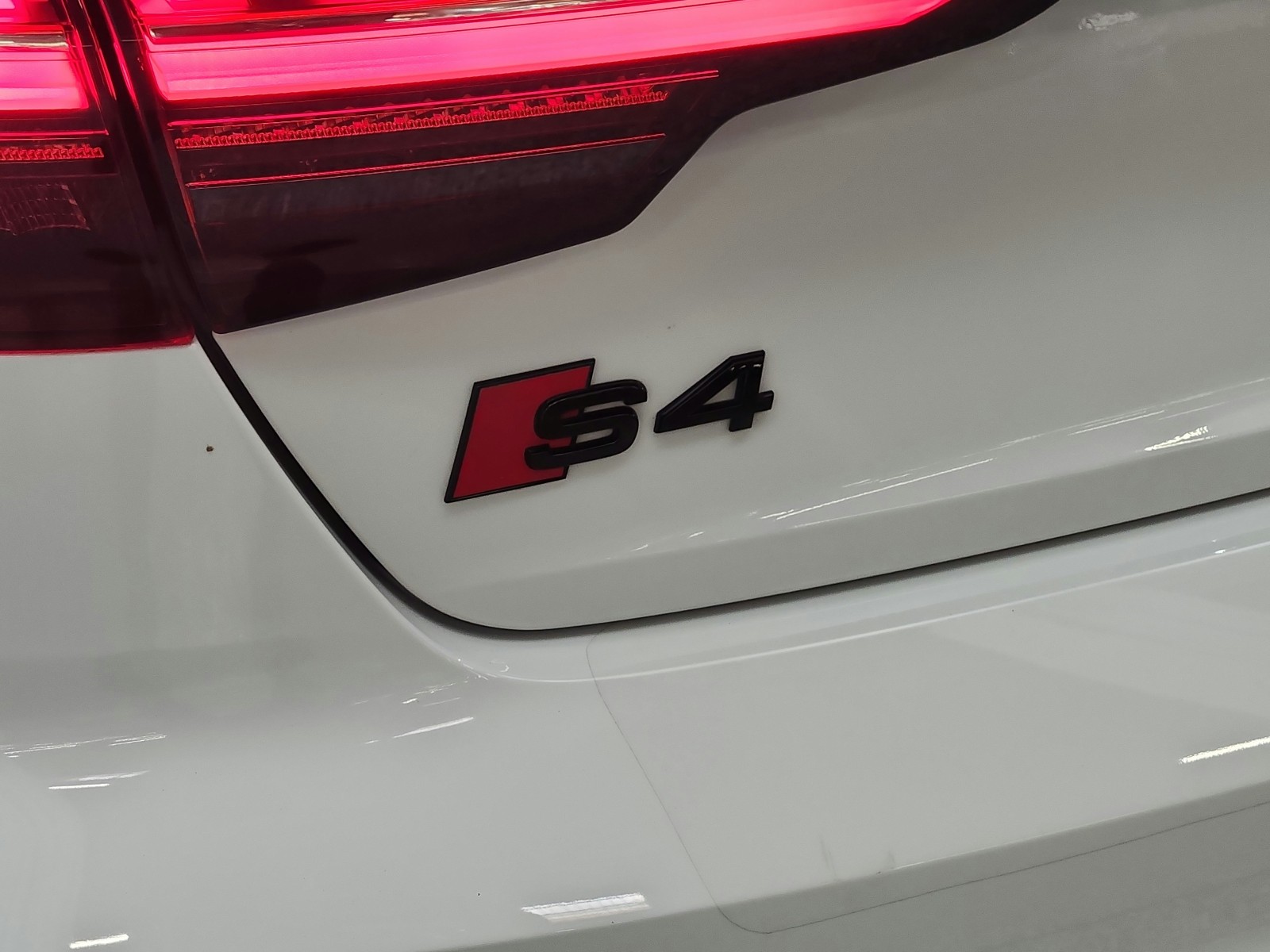 Used 2023 Glacier White Metallic Audi Premium Plus 3.0 TFSI quattro image 21