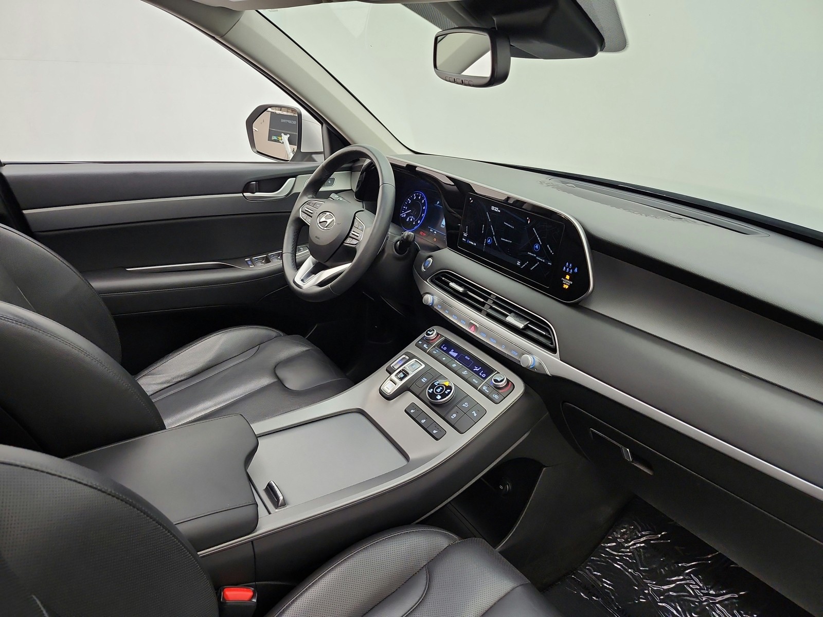 Used 2022 Typhoon Silver Hyundai SEL AWD image 18