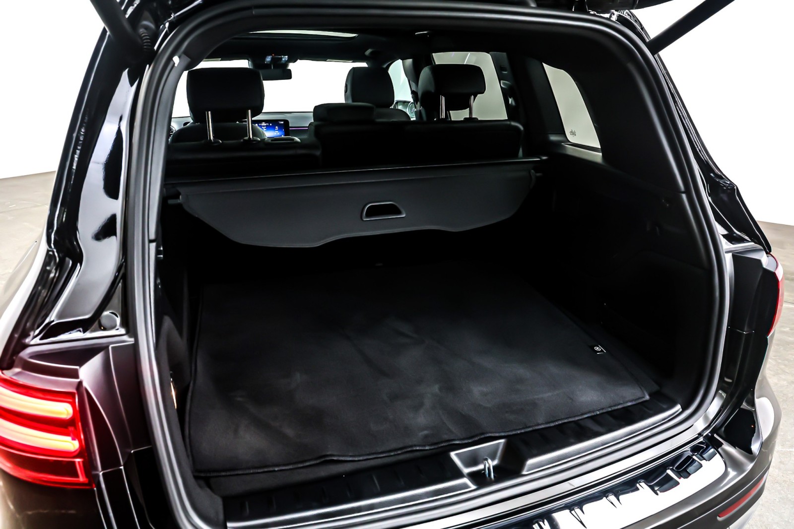 Certified Used 2025 Night Black Mercedes-Benz GLB 250 SUV image 24