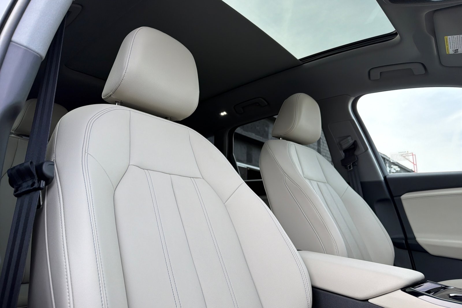 Certified Used 2025 Glacier White Metallic Audi Premium Plus quattro image 16