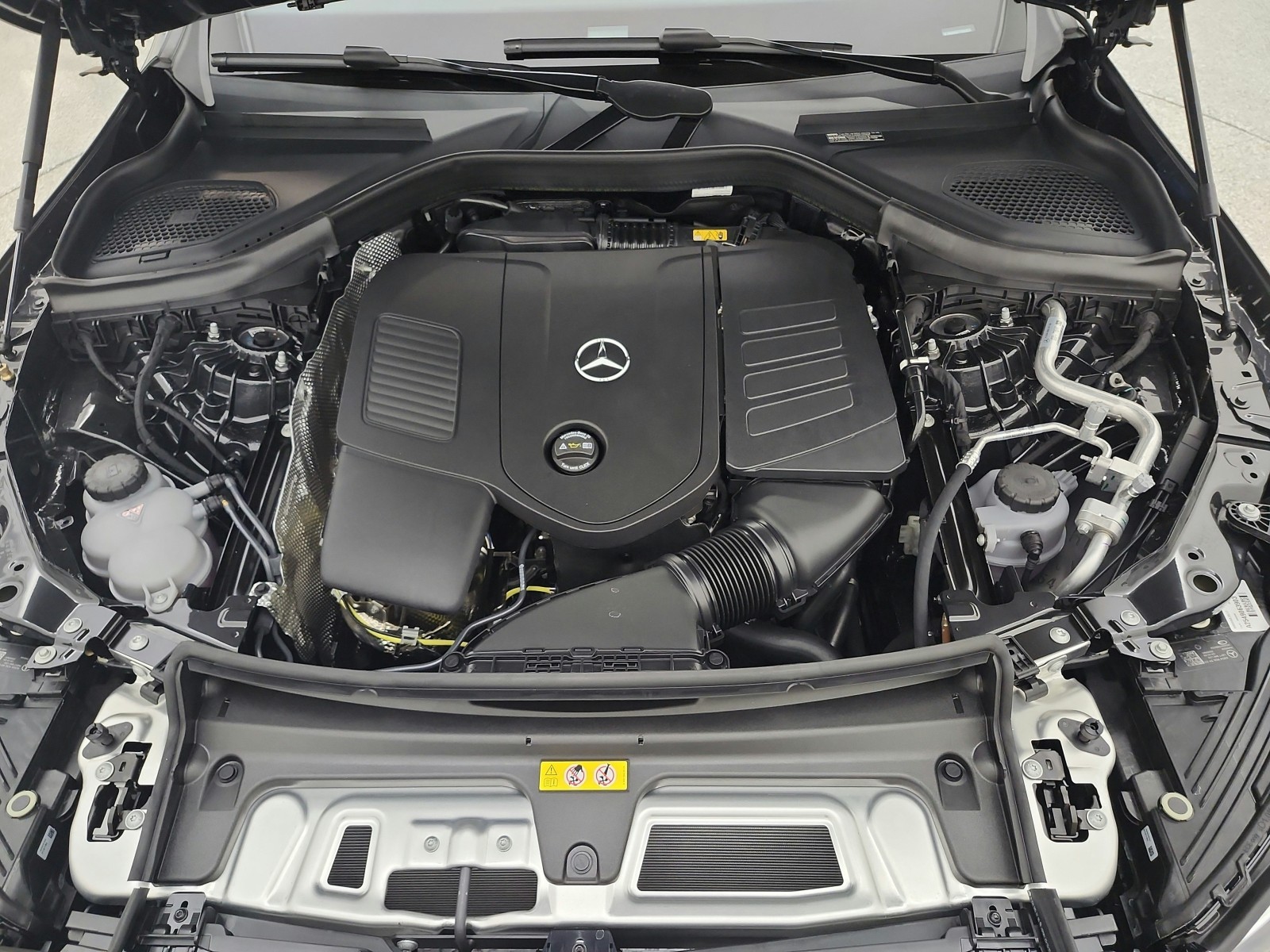 New 2026 Graphite Grey Metallic Mercedes-Benz GLC 300 image 12