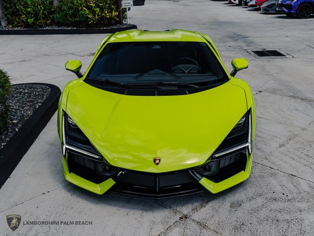 Lamborghini Revuelto
