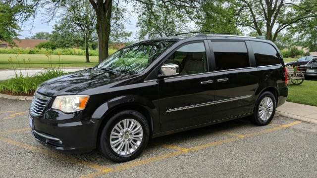 2014 Chrysler Town & Country Limited 3