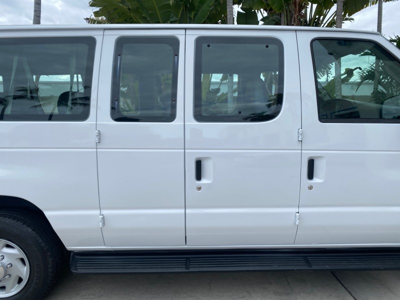 2008 Ford Econoline Wagon XLT 15 PASSENGERS E350 CLEAN in , 