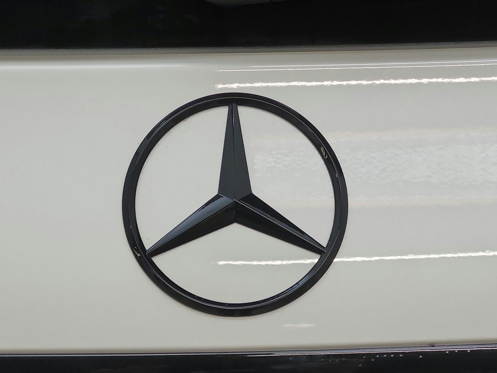 Used 2024 MANUFAKTUR Diamond White Metallic Mercedes-Benz GLS 450 4MATIC® SUV image 20