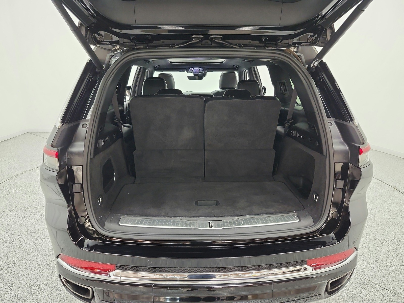 Used 2021 Diamond Black Crystal Pearlcoat Jeep Overland 4x4 image 21