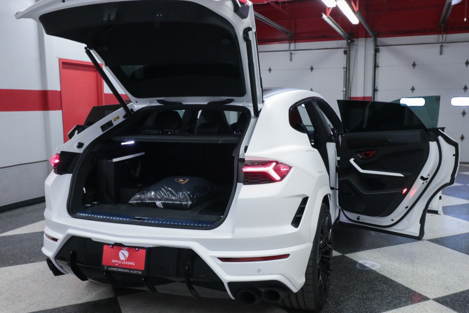 Used Car 2025 Lamborghini Urus  Se For Sale Under $360,000 In Austin, Texas