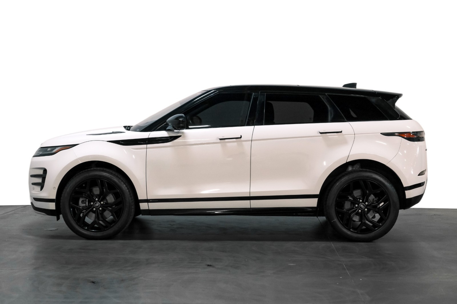 2021 Land Rover Range Rover Evoque R-Dynamic SE AWD PanoRoof 12WayHtdSeats BlackOutPkg 9