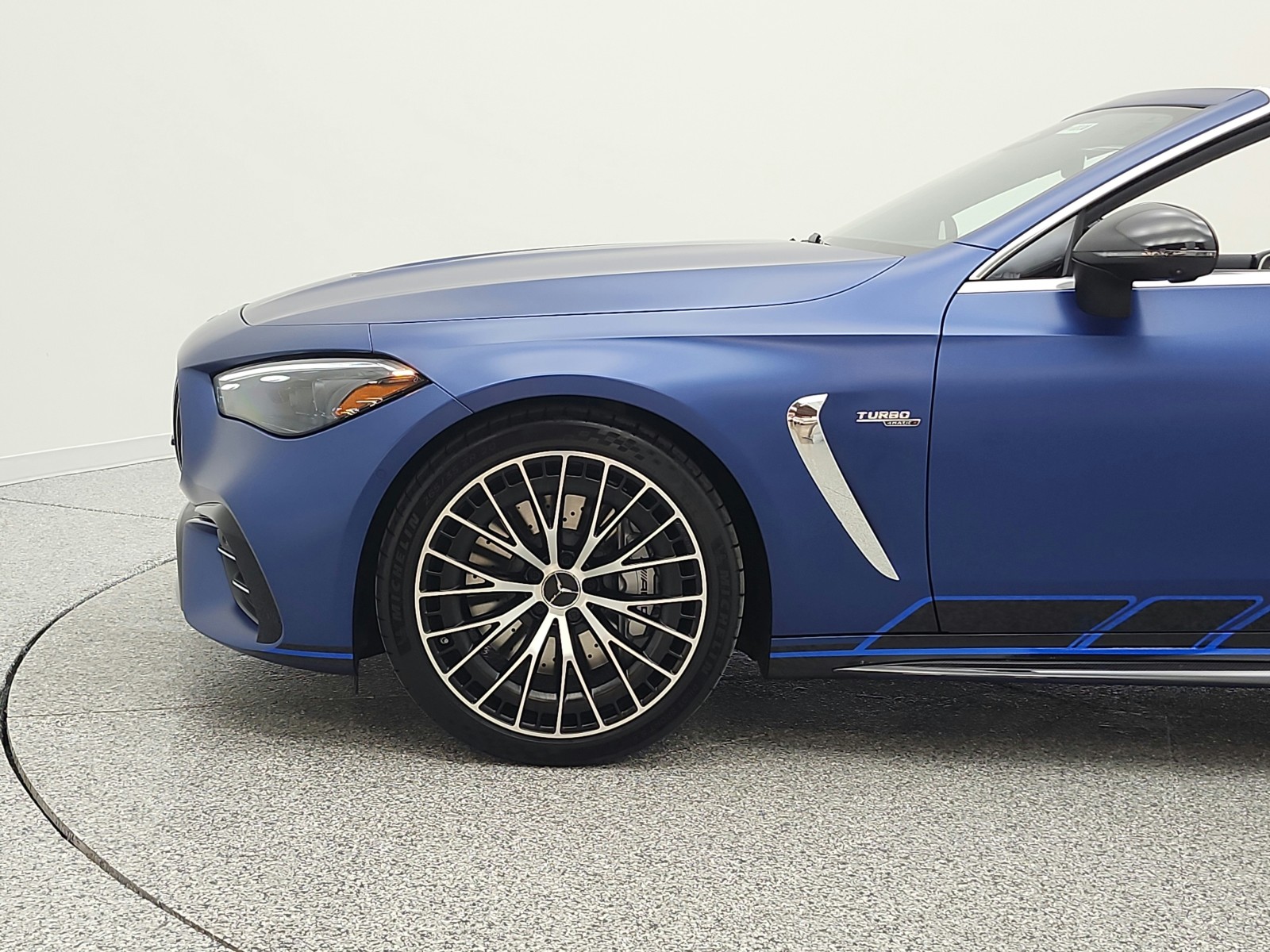 New 2026 MANUFAKTUR Starling Blue Magno Mercedes-Benz AMG® CLE 53 image 21