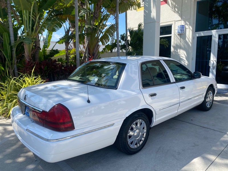 2005 Mercury Grand Marquis GS LOW MILES 49,348 in , 