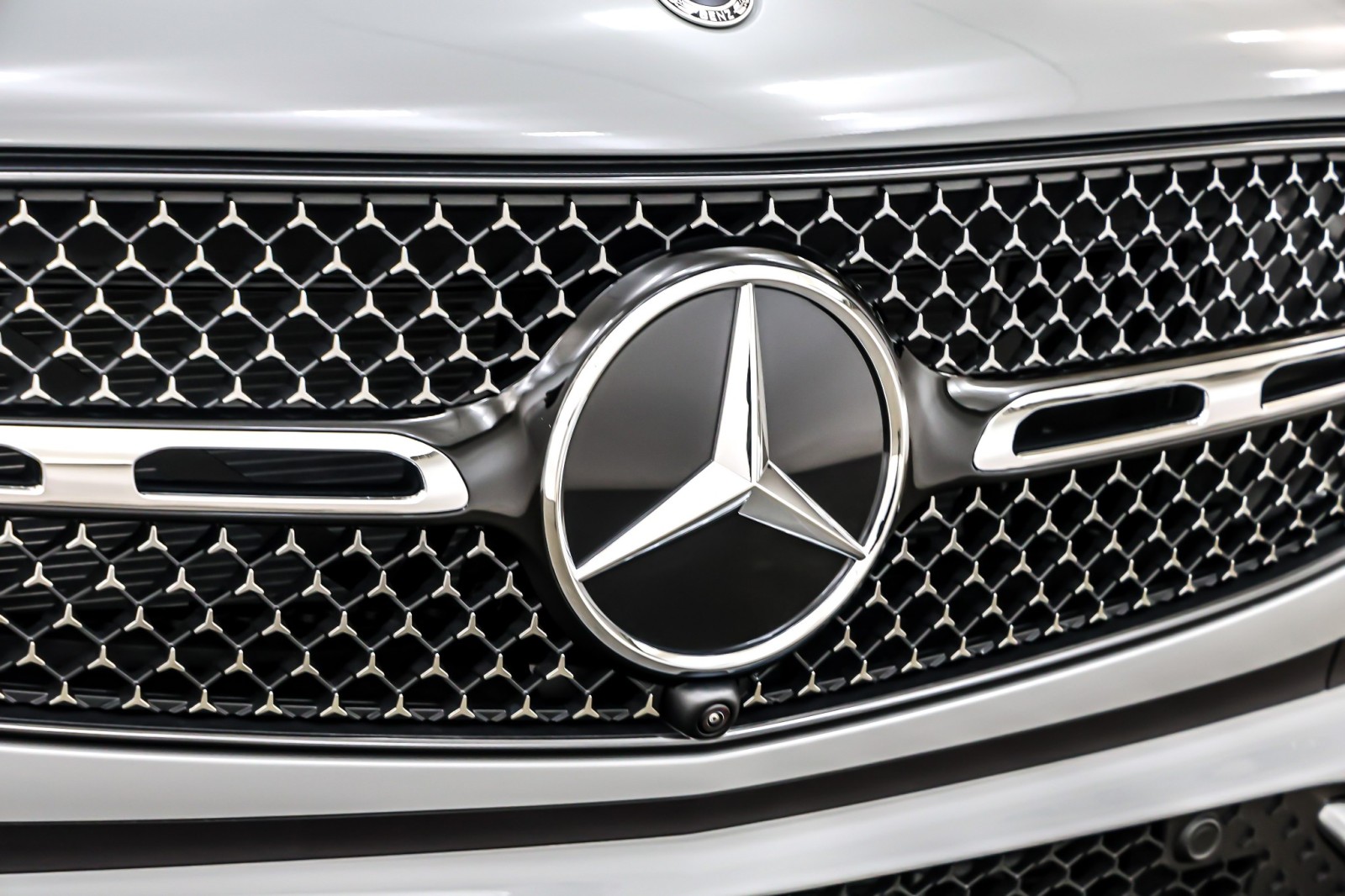 New 2026 MANUFAKTUR Alpine Grey Mercedes-Benz GLC 300 image 13