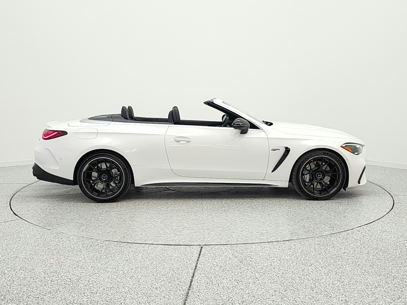 New 2026 MANUFAKTUR Moonlight White Metallic Mercedes-Benz AMG® CLE 53 4MATIC+ Cabriolet image 4