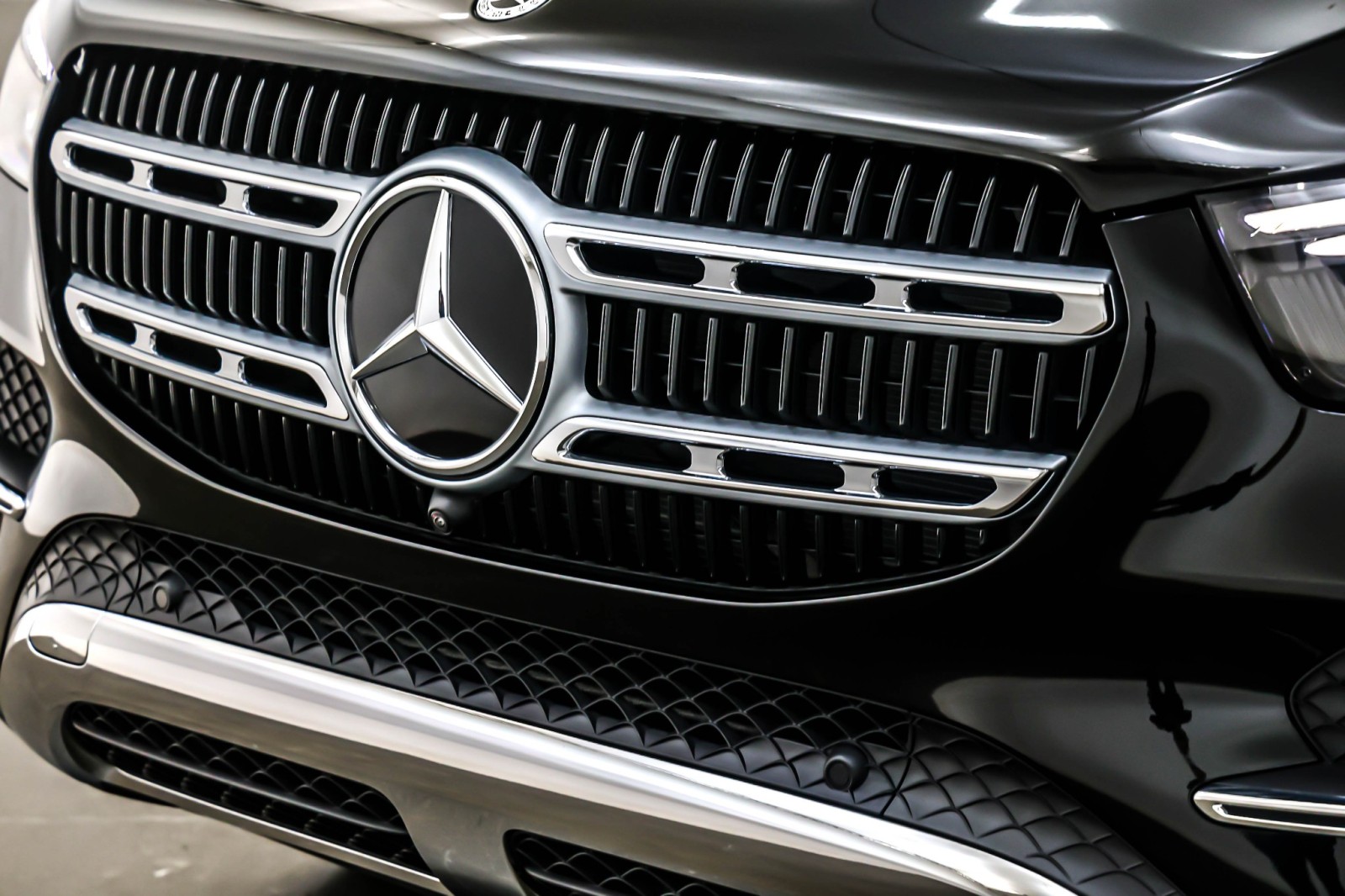 New 2026 Obsidian Black Metallic Mercedes-Benz GLE 350 image 13