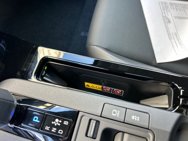 ToyotaPrius Plug-In Hybrid27